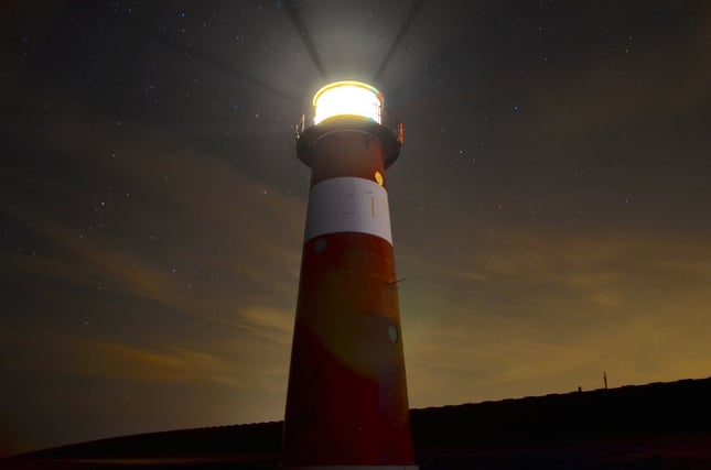 Paneles solares faro yucatán.jpg