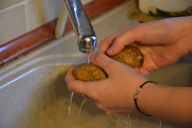 lavar alimentos protegerte calor.jpg