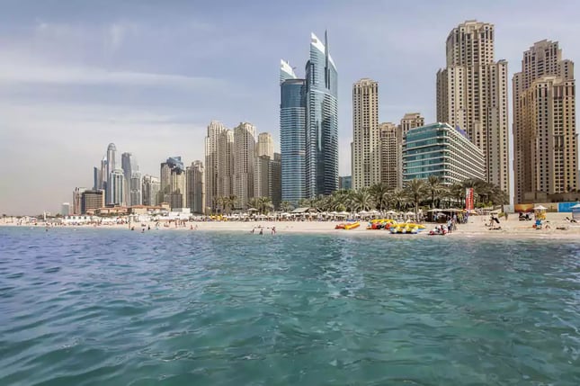 Jumeirah panel solar playa.jpg